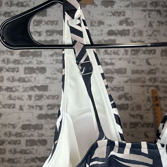 Miracle suit | women one piece black patterned swimsuit - Picture 5 of 11